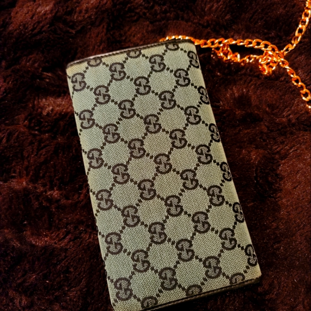 AUTHENTIC RARE GUCCI BLUE DENIM LOOK WALLET.
